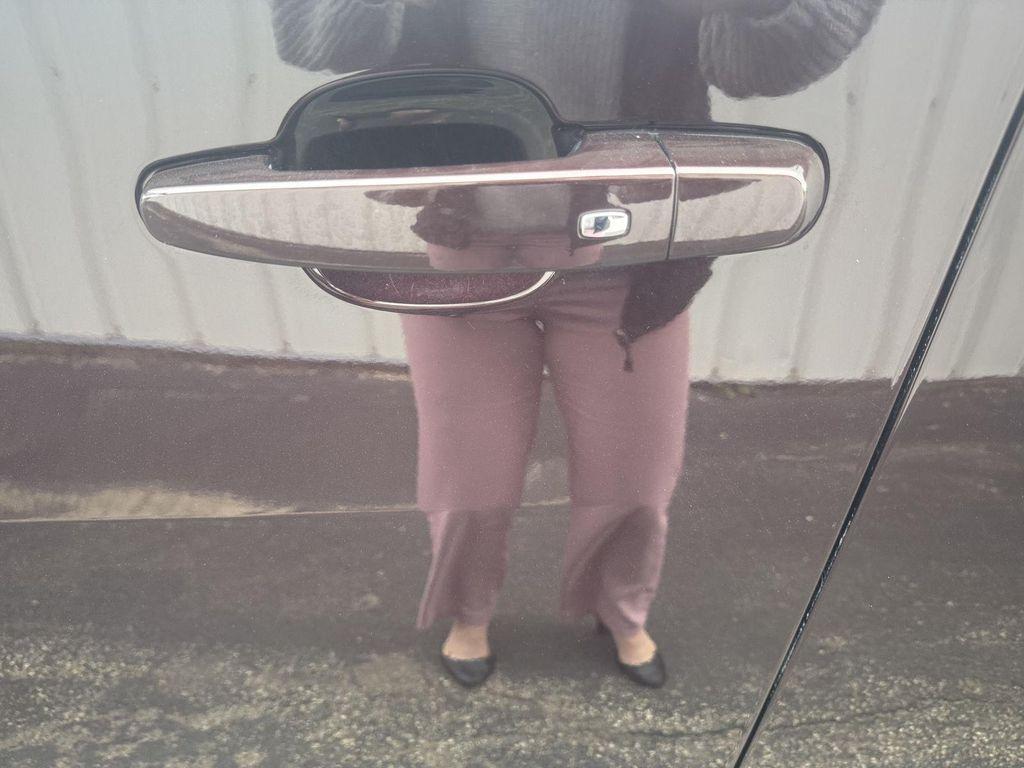 used 2023 Chevrolet Traverse car, priced at $33,869