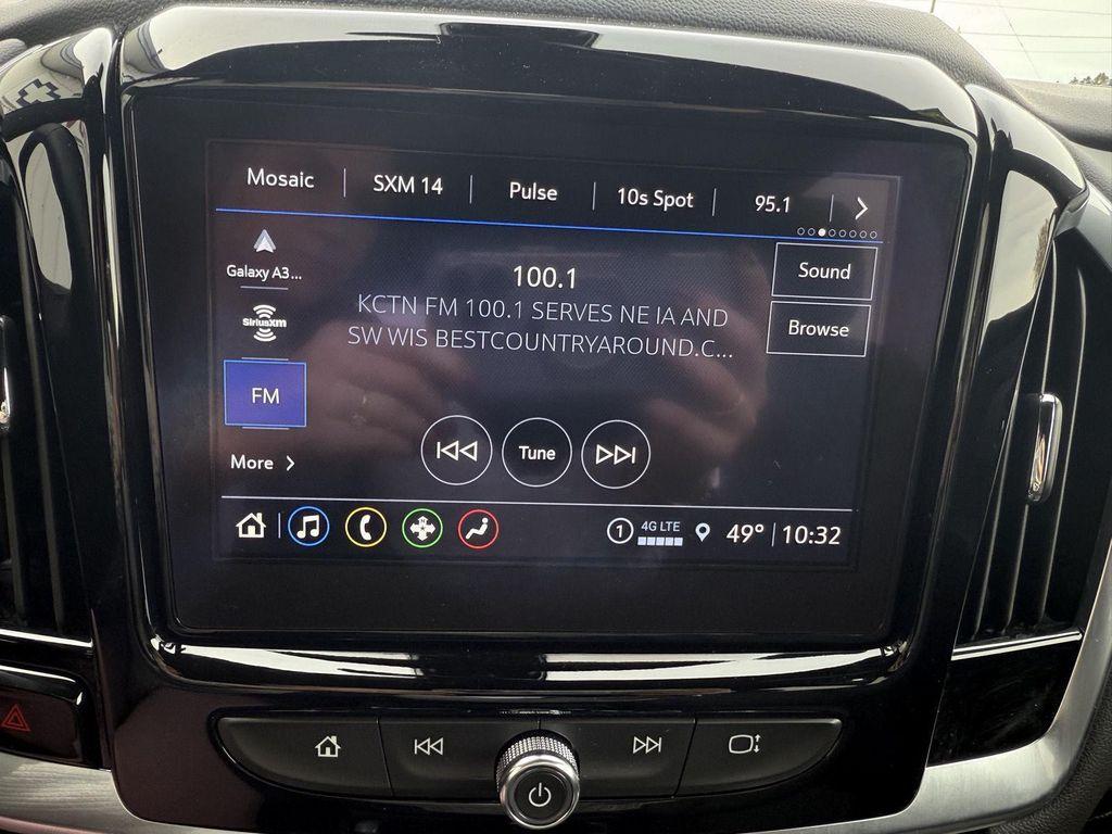 used 2023 Chevrolet Traverse car, priced at $33,869