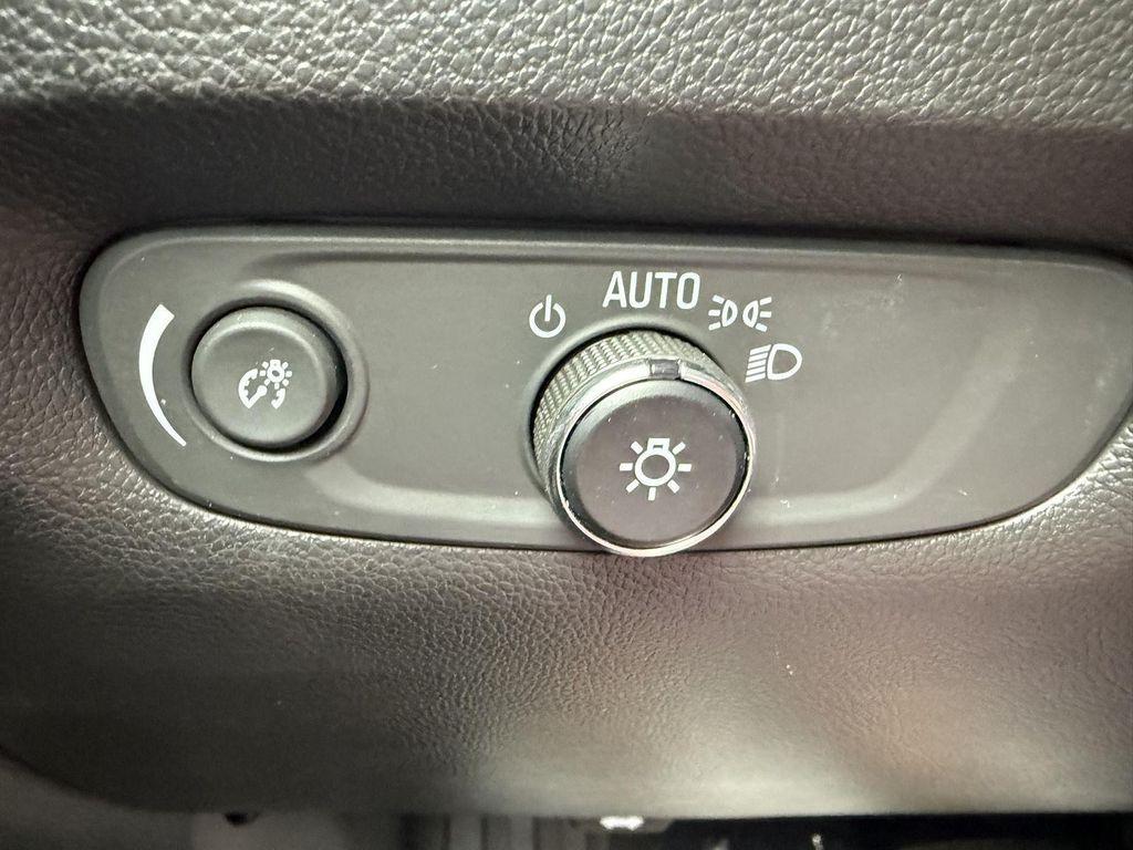 used 2023 Chevrolet Traverse car, priced at $33,869