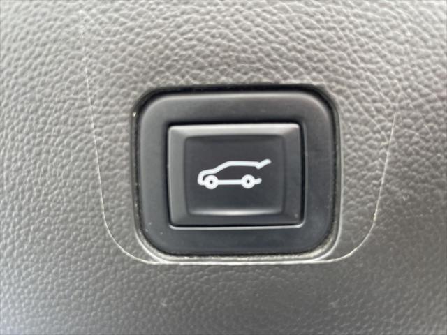 used 2023 Chevrolet Traverse car, priced at $39,850