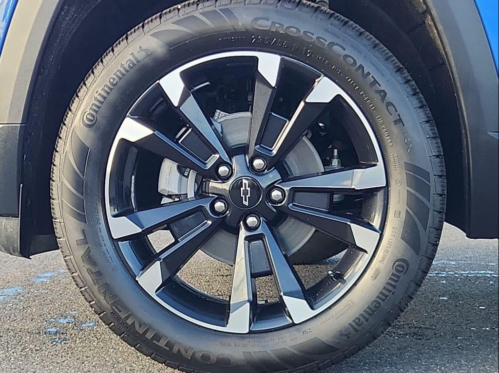 new 2026 Chevrolet Equinox car, priced at $32,395