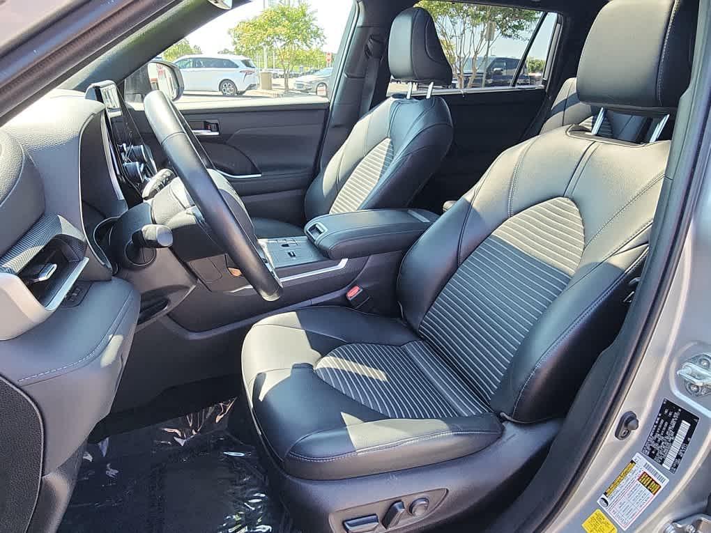 used 2023 Toyota Highlander car, priced at $38,723