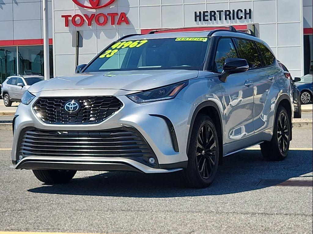 used 2023 Toyota Highlander car, priced at $40,304