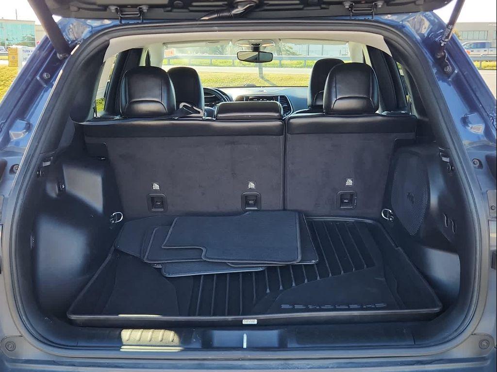 used 2020 Jeep Cherokee car, priced at $18,995