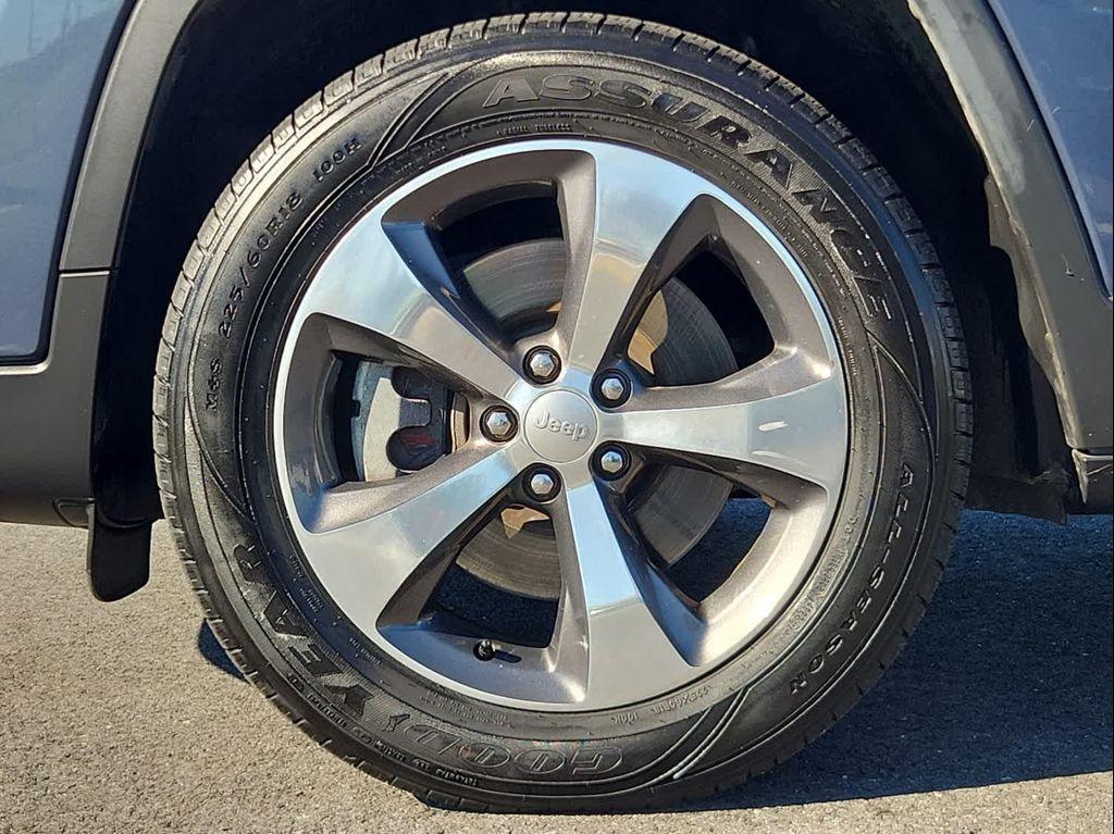 used 2020 Jeep Cherokee car, priced at $18,995