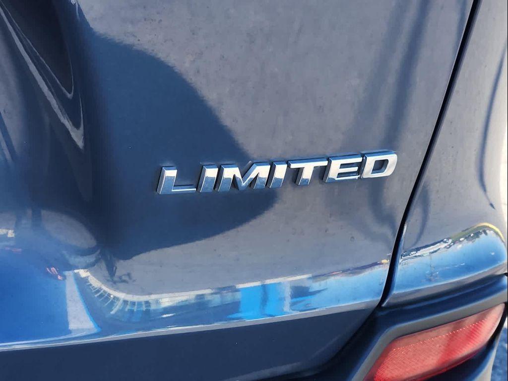 used 2020 Jeep Cherokee car, priced at $18,995