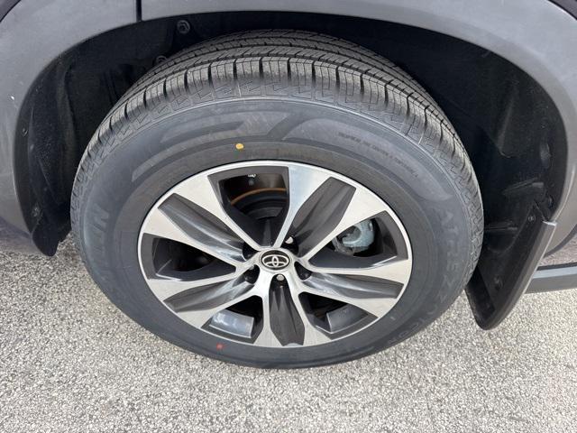 used 2024 Toyota Highlander car, priced at $34,988