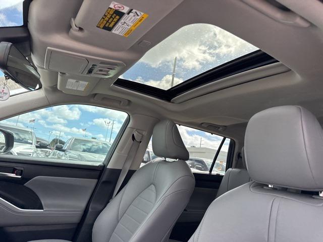 used 2024 Toyota Highlander car, priced at $34,988