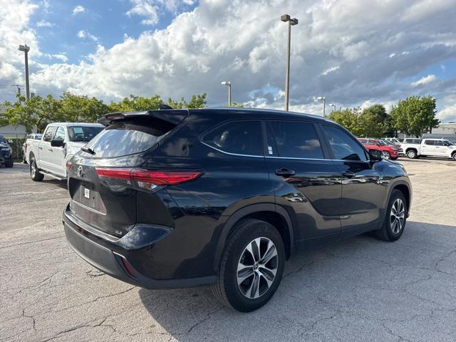 used 2023 Toyota Highlander car, priced at $28,988