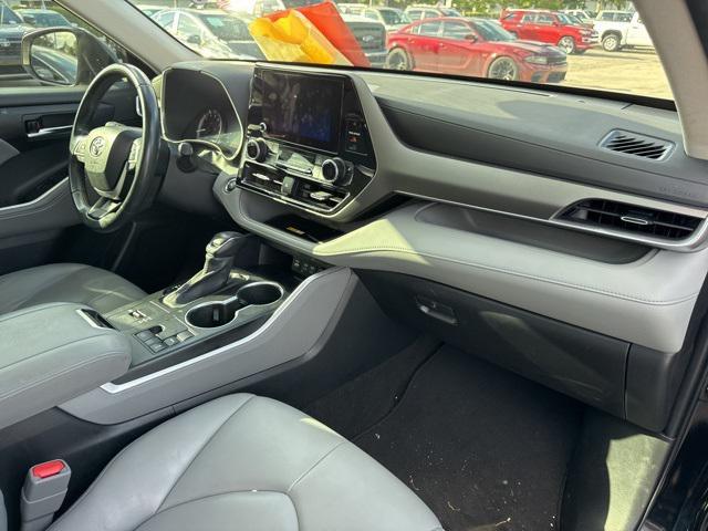 used 2023 Toyota Highlander car, priced at $28,988