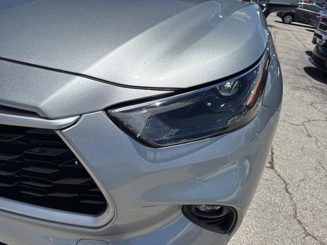 used 2023 Toyota Highlander car, priced at $36,988