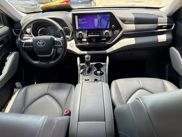 used 2023 Toyota Highlander car, priced at $36,988