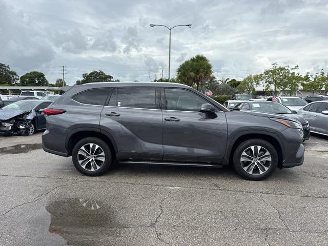 used 2022 Toyota Highlander car, priced at $34,988