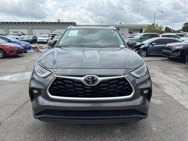 used 2022 Toyota Highlander car, priced at $34,988