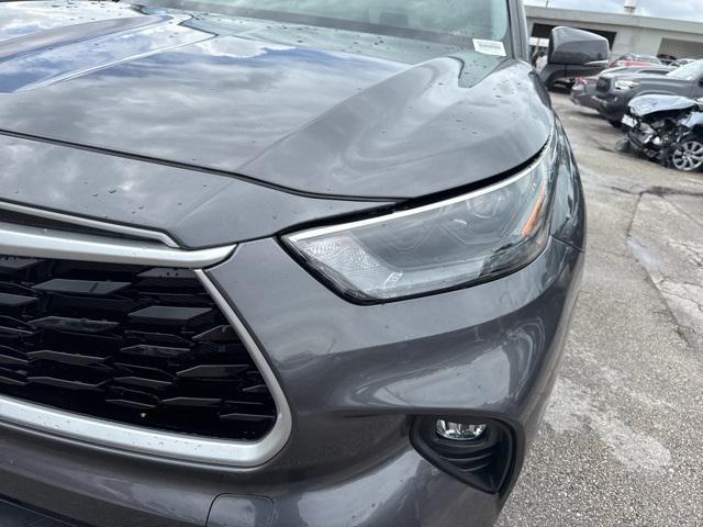 used 2022 Toyota Highlander car, priced at $34,988