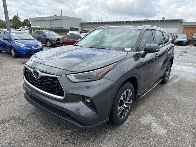 used 2022 Toyota Highlander car, priced at $34,988