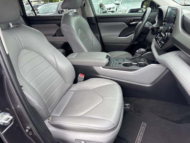 used 2022 Toyota Highlander car, priced at $34,988