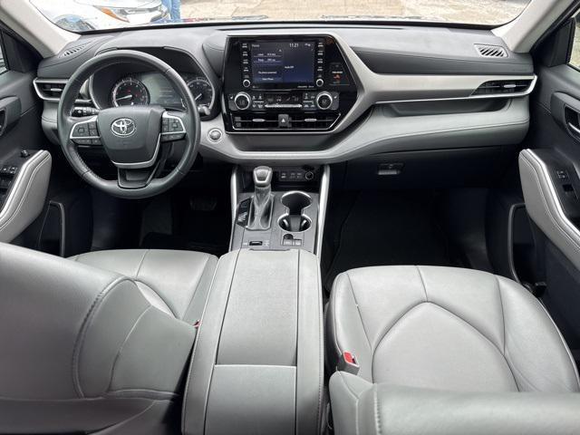 used 2022 Toyota Highlander car, priced at $34,988