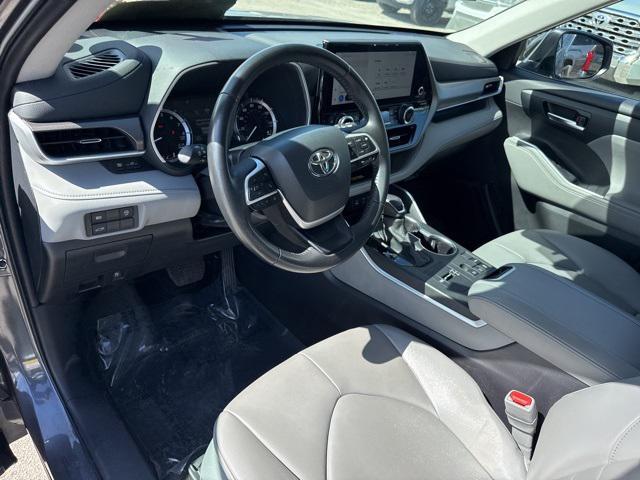 used 2024 Toyota Highlander car, priced at $38,888