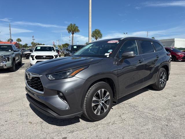 used 2024 Toyota Highlander car, priced at $38,888