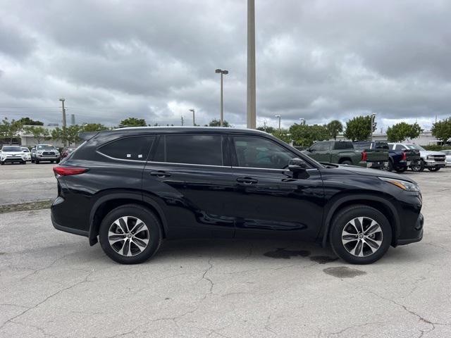 used 2020 Toyota Highlander car, priced at $29,888