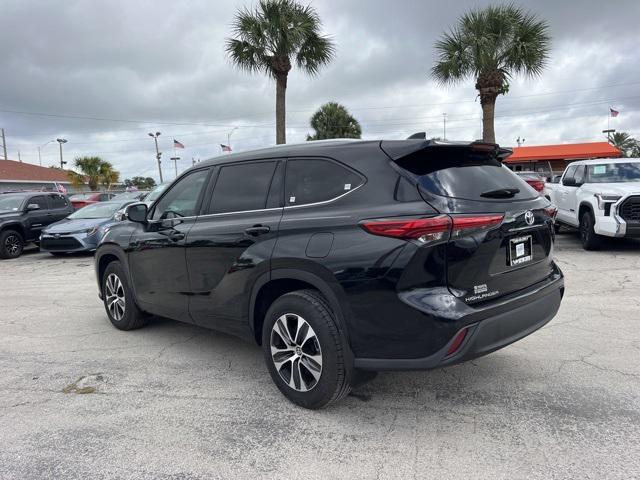 used 2020 Toyota Highlander car, priced at $29,888