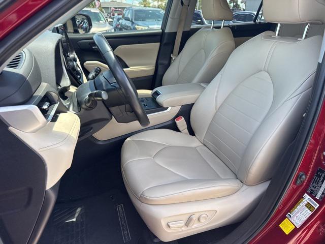 used 2023 Toyota Highlander car, priced at $33,988