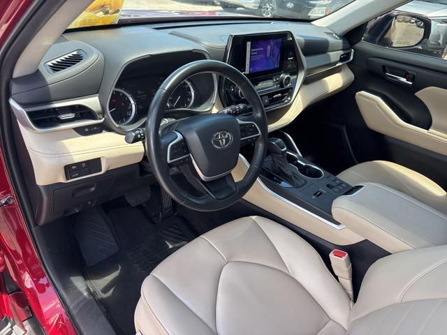 used 2023 Toyota Highlander car, priced at $33,988