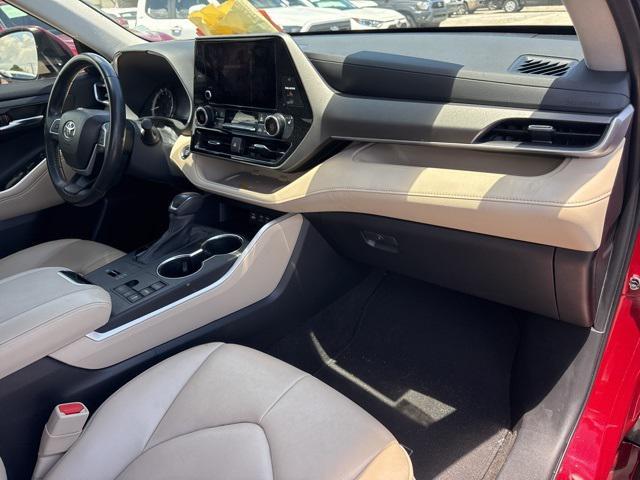 used 2023 Toyota Highlander car, priced at $33,988