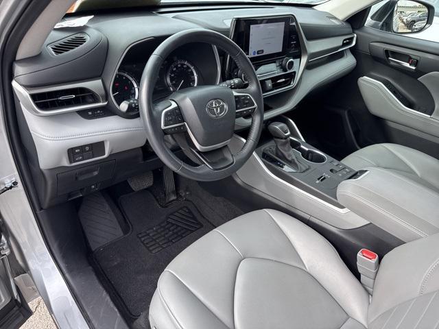 used 2024 Toyota Highlander car, priced at $43,888