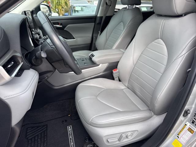 used 2024 Toyota Highlander car, priced at $43,888