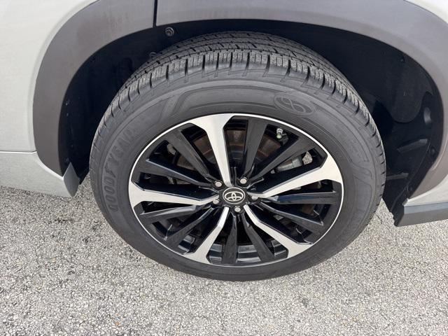 used 2021 Toyota Highlander car, priced at $36,888
