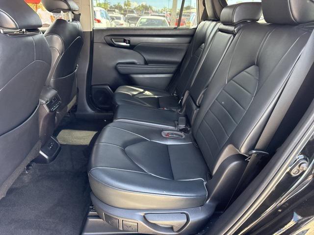 used 2023 Toyota Highlander car, priced at $33,888