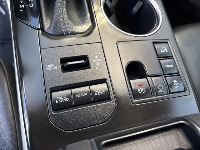 used 2023 Toyota Highlander car, priced at $33,888