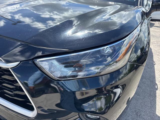 used 2023 Toyota Highlander car, priced at $33,888