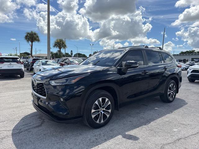 used 2023 Toyota Highlander car, priced at $33,888