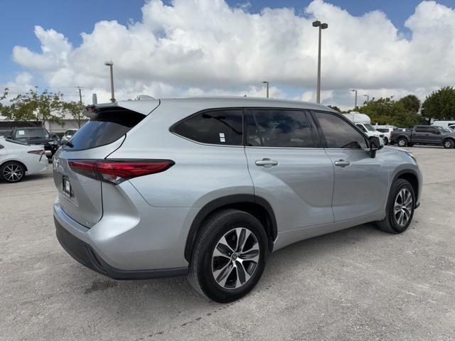 used 2022 Toyota Highlander car, priced at $31,888