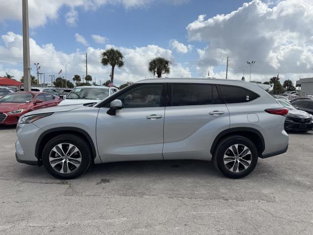 used 2022 Toyota Highlander car, priced at $31,888