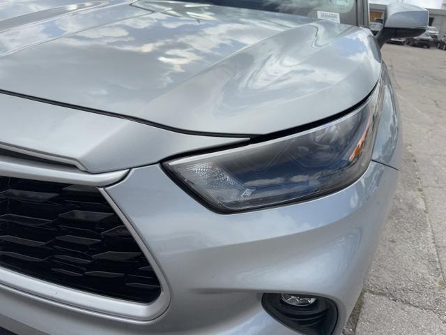 used 2022 Toyota Highlander car, priced at $31,888