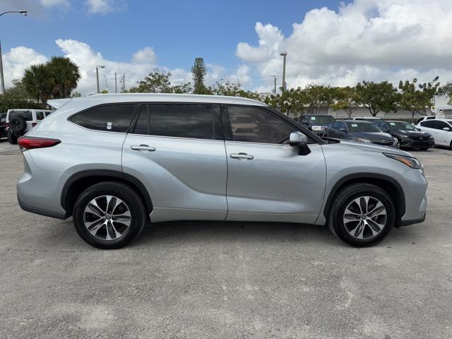 used 2022 Toyota Highlander car, priced at $31,888