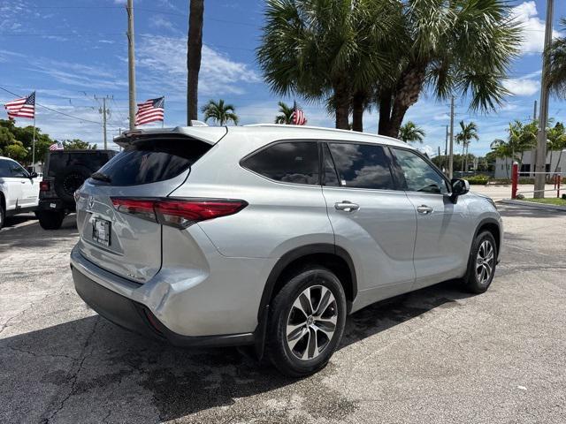 used 2022 Toyota Highlander car, priced at $34,988