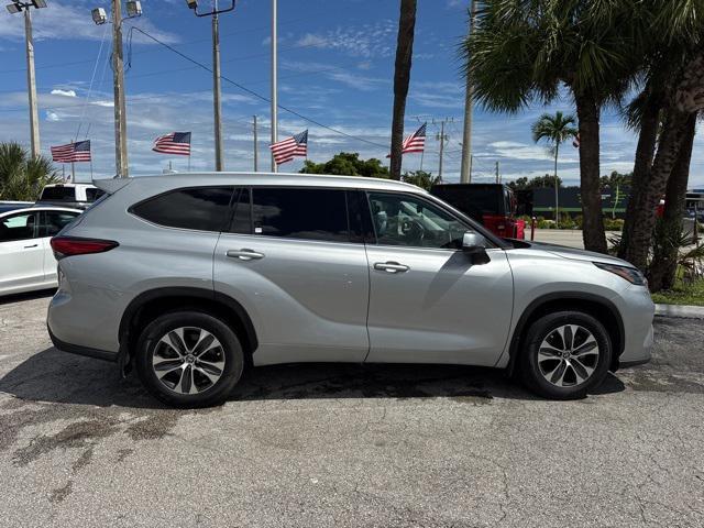 used 2022 Toyota Highlander car, priced at $34,988