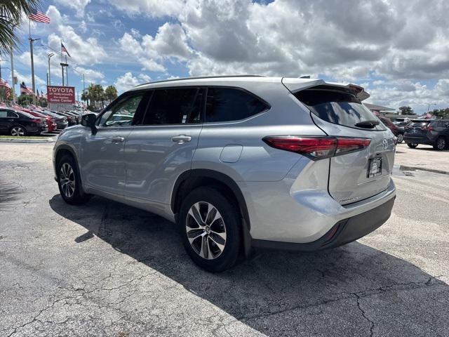 used 2022 Toyota Highlander car, priced at $34,988