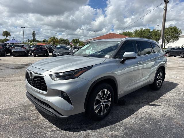 used 2022 Toyota Highlander car, priced at $34,988