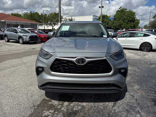 used 2022 Toyota Highlander car, priced at $34,988
