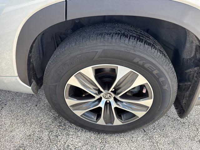 used 2022 Toyota Highlander car, priced at $34,988