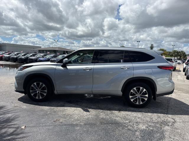 used 2022 Toyota Highlander car, priced at $34,988