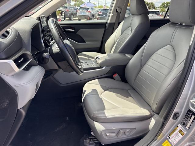 used 2022 Toyota Highlander car, priced at $34,988
