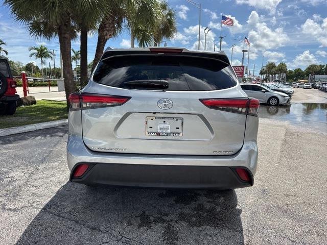 used 2022 Toyota Highlander car, priced at $34,988