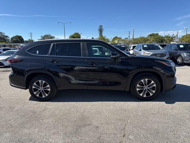 used 2024 Toyota Highlander car, priced at $41,888